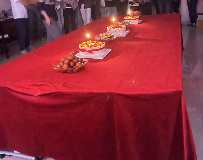 欢聚一堂：2121非凡锅炉员工生日会与业务骨干孙钢锋8年感激会同庆